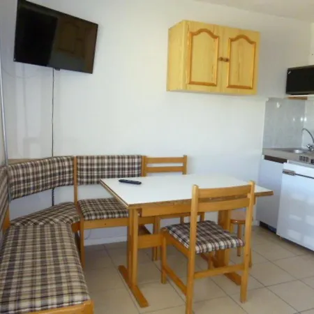 Apartment 4 Pers, Proche Pistes Avec Balcon Et Parking - Fr-1-602-42 *
